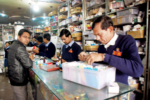 Pharmacy: Make medicine for your countrymen