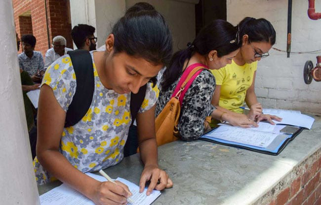 DU Cut Off 2018: These Delhi University Colleges Set Cut Off Below 90 Per Cent In Arts, Commerce DU Cut Off 2018: These Delhi University Colleges Set Cut Off Below 90 Per Cent In Arts, Commerce
