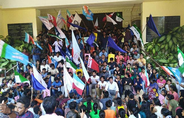 Pondicherry University Administration Meets Protesting Students, Agitation Called Off Pondicherry University Administration Meets Protesting Students, Agitation Called Off