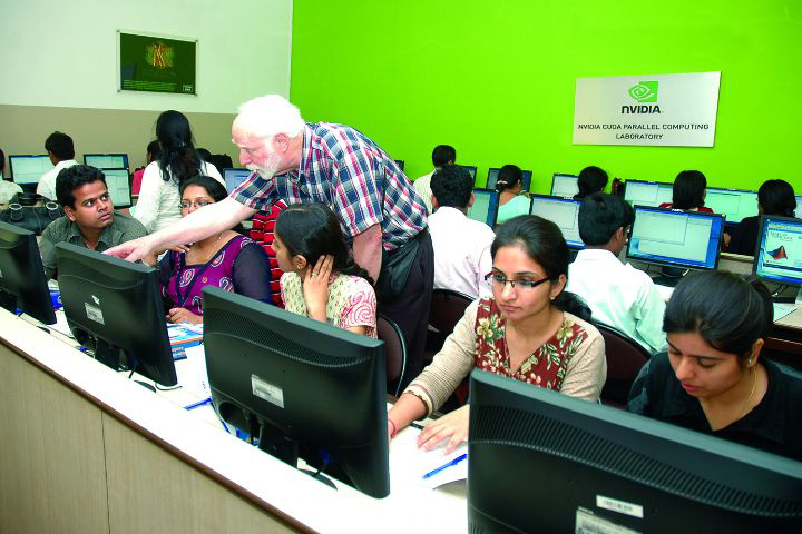 Chitkara University, Patiala Computer Lab Chitkara University Patiala