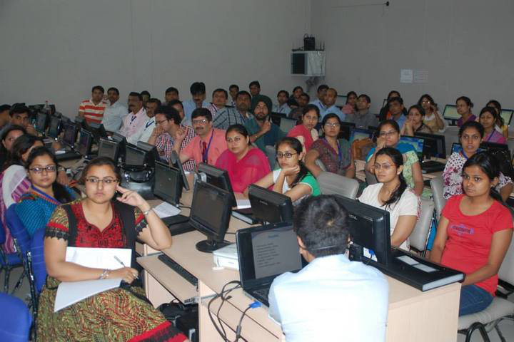 ITM School of Management, Gwalior (Also known as: ITM University Gwalior) ITM-School-of-Business-Gwalior-IT-Lab1