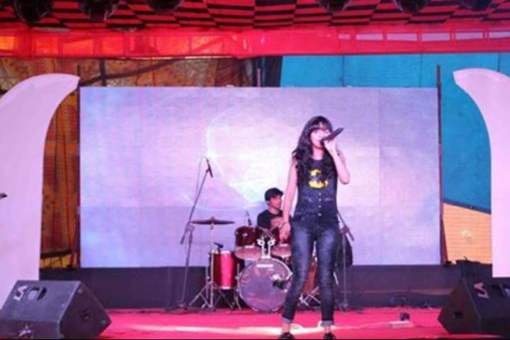 IMS Unison University, Dehradun Singing show at IMS Unison University, Dehradun