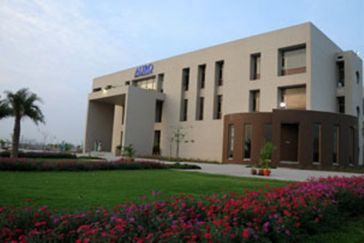 Auro University, Surat Green Campus of Auro University Surat