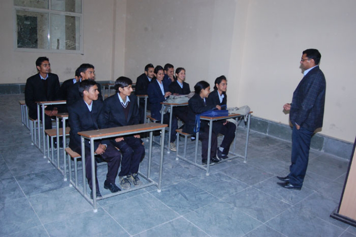 Career Point University, Hamirpur Career-Point-University-Hamirpur7