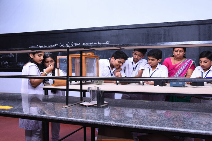 Vidyatmika Public School-Physics Lab