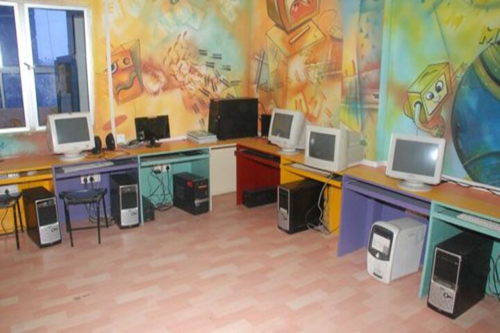 Advanced Academy-Computer Lab