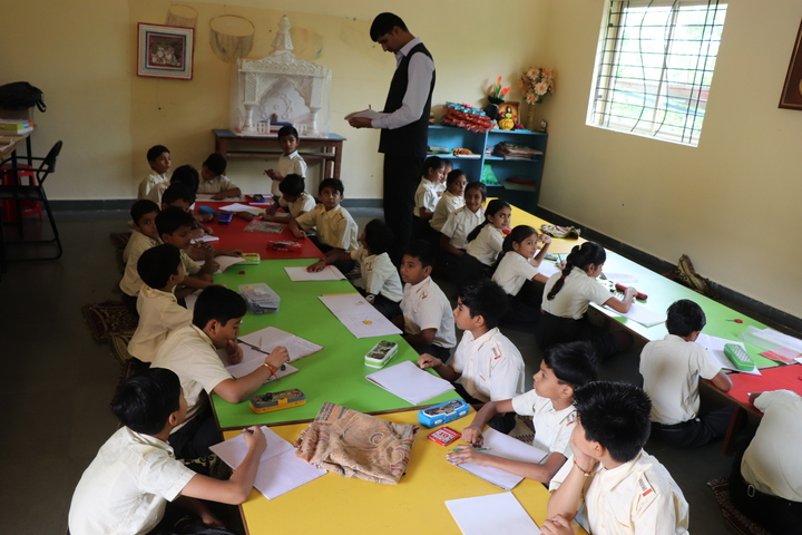 Advanced Kids Academy-Art And Craft