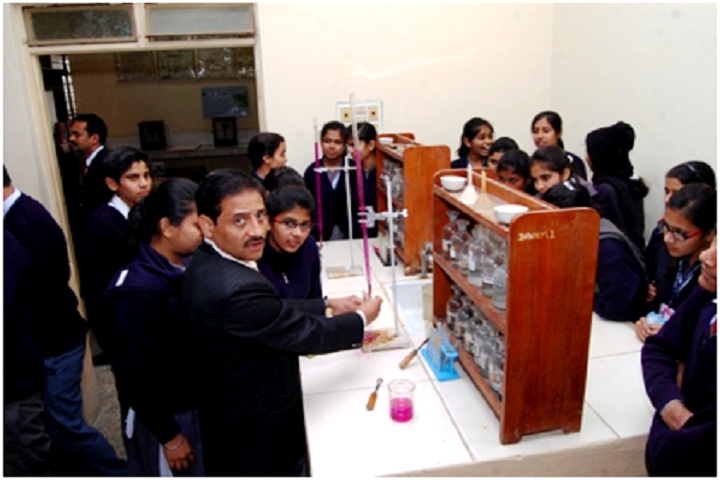DAV ACC Public School-Chemistry Lab