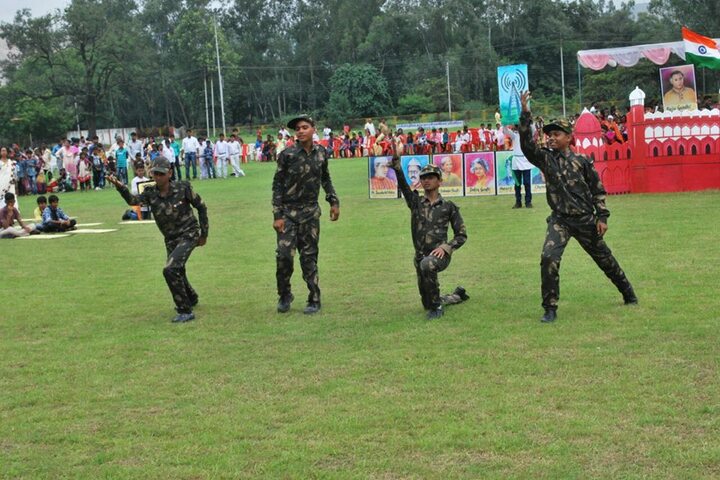 D A V Public School, Nigahi - Independence day performance