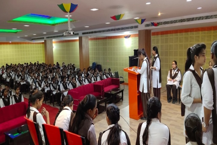 Acharya shri Sudarshan Krishna Niketan-Debate