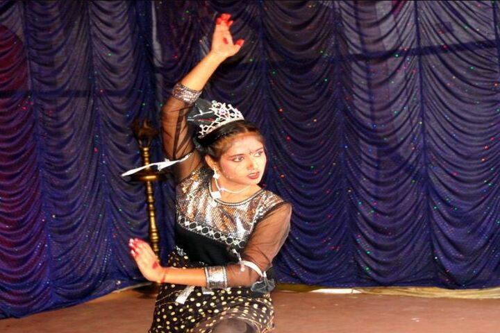 Adwaita Mission High School-Dance
