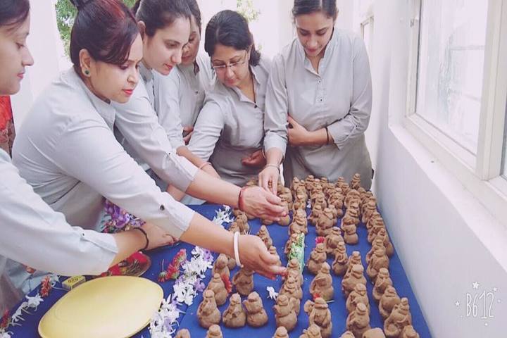 IRA World School-Art and Craft