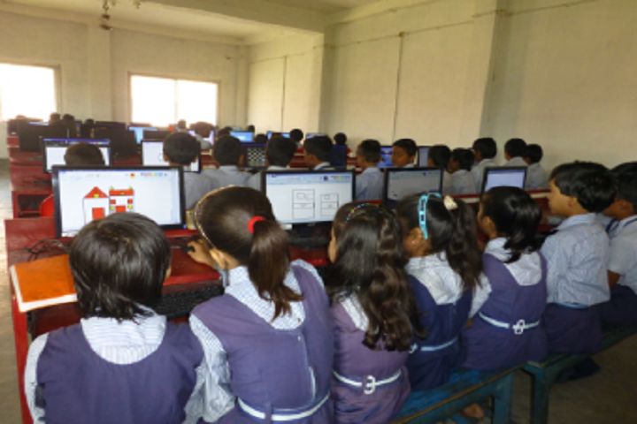 Arya Vidyapith-IT-Lab with students