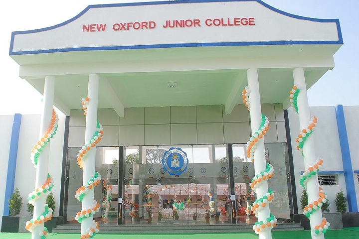 New Oxford Junior College-Campus-View entrance