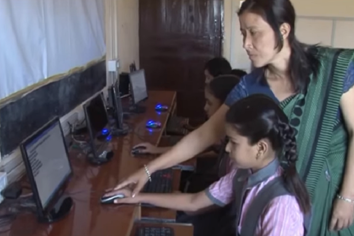 Nimar Cambridge Public High School-IT-Lab