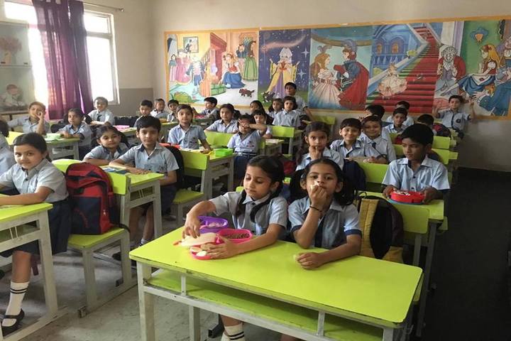 Pragati Vidya Peeth-Classroom