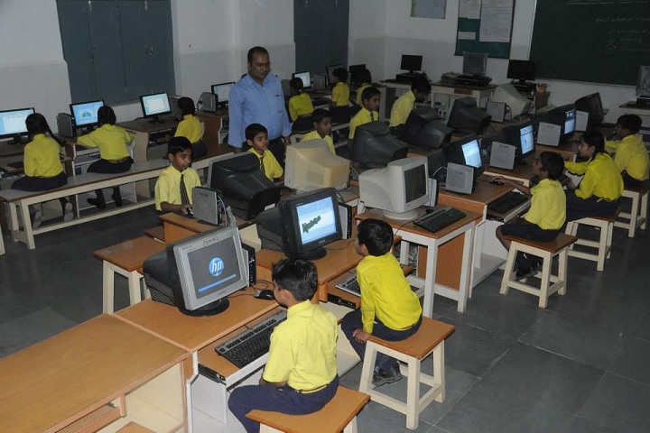 Sadguru Public Hr Sec School-Computer Lab
