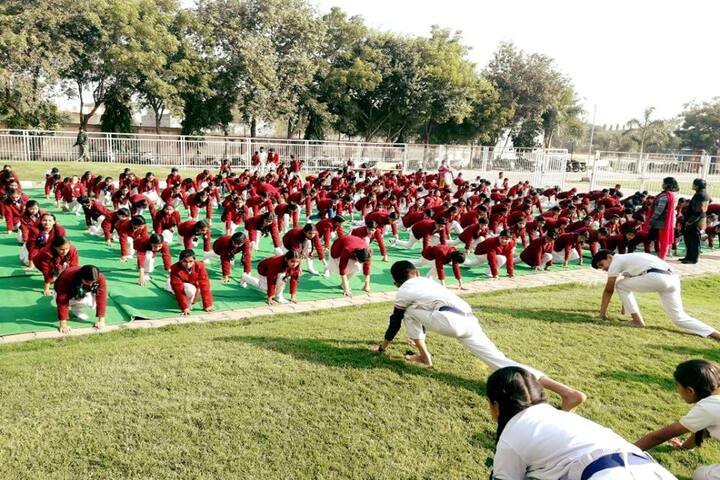 Shree Nahar Convent Senior Secondary School-Yoga