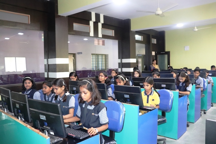 Shri Vinayakam School-Computer Lab
