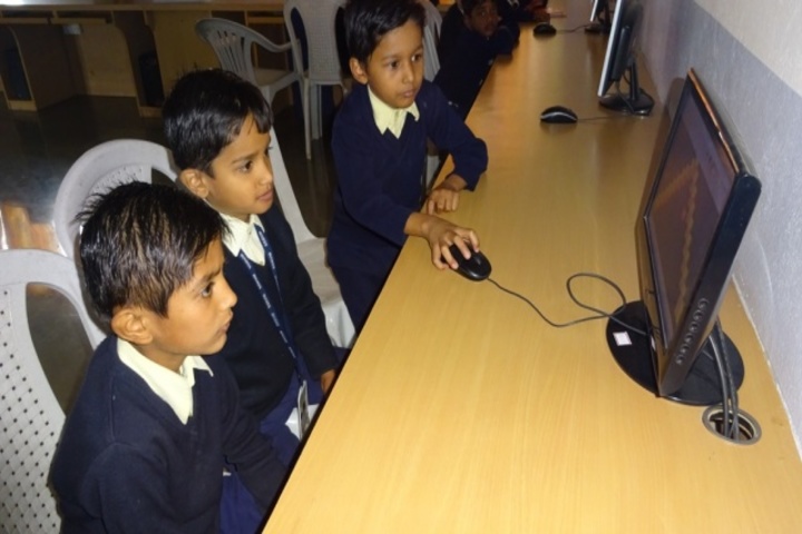 Sri Sri Ravishankar Vidya Mandir-Computer Lab