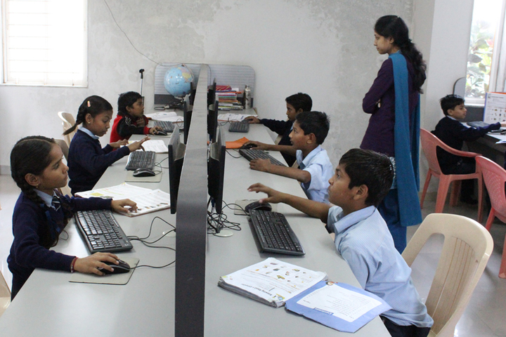Vidyakunj International School-Computer lab