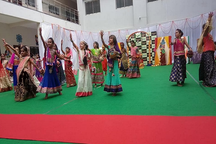 Achievers Heights International School-Childrens dance