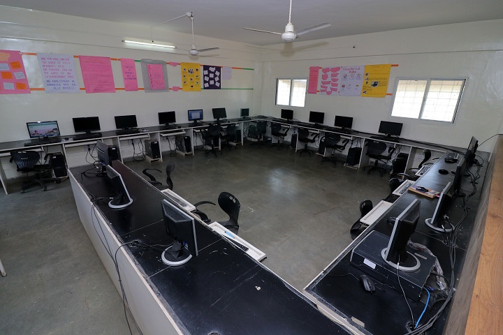 Aditya English Medium School-IT-Lab