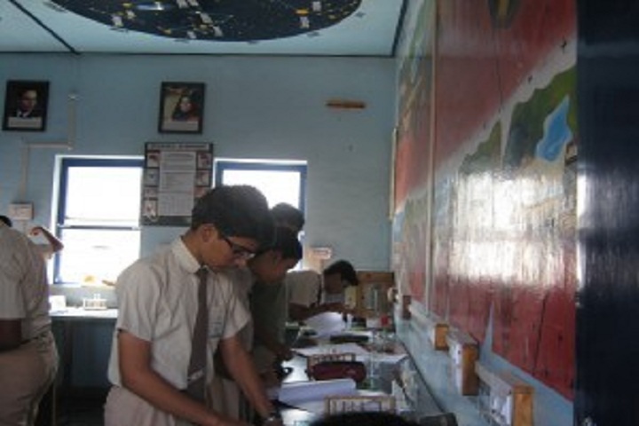 Dr Y S Khedkar International School-Lab