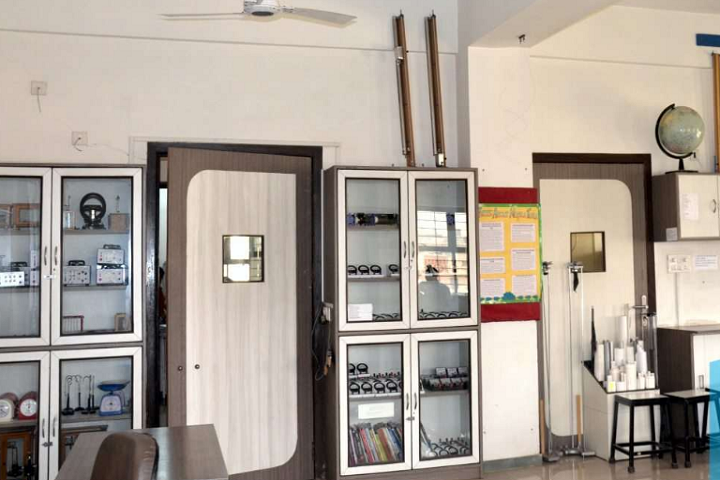 GG International School-Science Laboratory