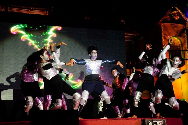 G H Raisoni Vidya Niketan-Dance Performance1