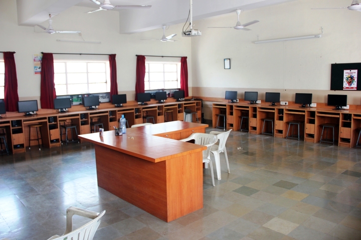 Loyola High School and Junior College-Computer Lab