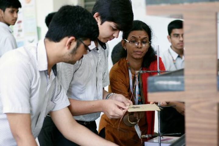 Elpro International School-Physics Lab