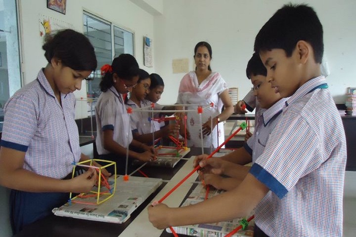 Greenfingers Global School-Maths Lab