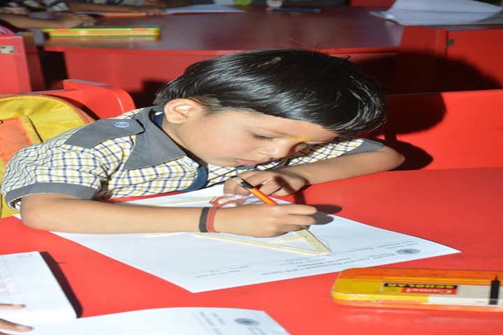 Gurukul Dnyanpeeth School-Drawing Activity
