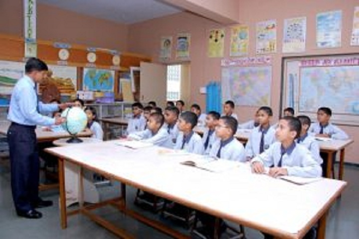 Sharad Pawar International School-science lab