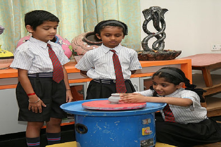 KK Wagh Universal School-Art and craft