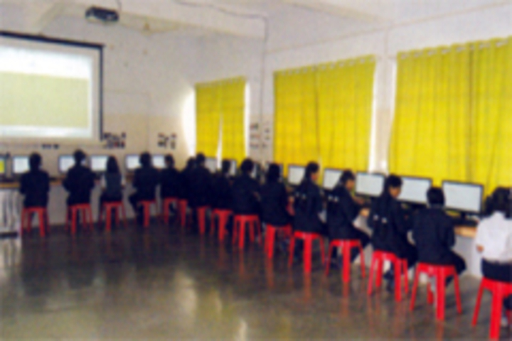Maharashtra Public School-Computer Lab