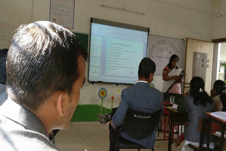 Rajiv Gandhi International School-Smart classroom