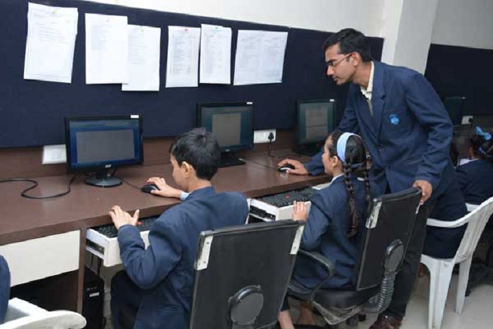 Royal International School-IT Lab