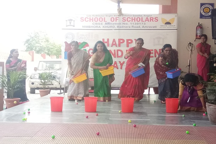 School Of Scholars-Games on grand parents day