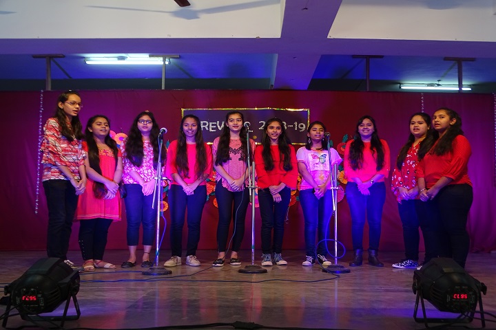 Sheth Karamshi Kanji English School-Group singing