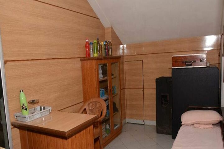 Sheth Vidya Mandir-Medical Room