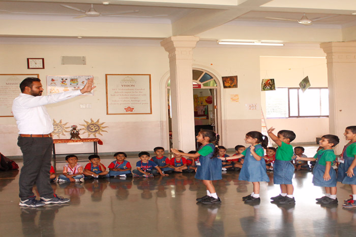 Vishwashanti Gurukul School-Indoor Activity