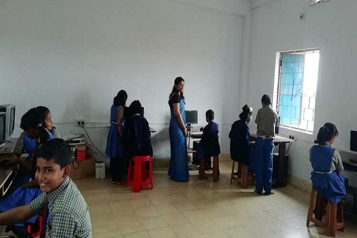Royal Public School-Computer lab
