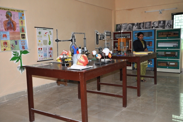 Shrikrishna International School science lab