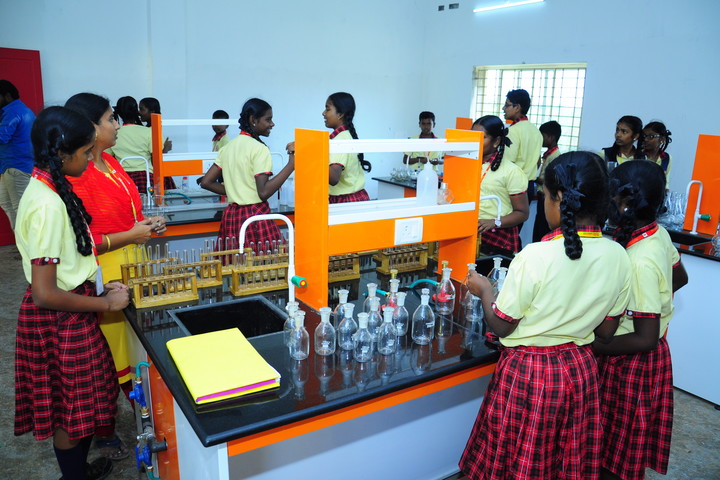 Brainy Blooms LEcole Internationale-Chemistry Lab