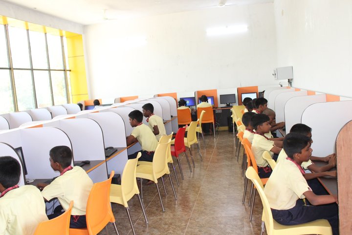 Brainy Blooms LEcole Internationale-Computer Lab