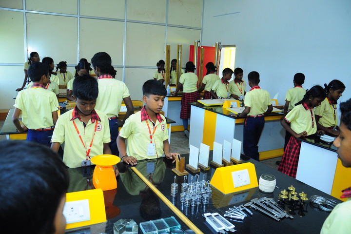 Brainy Blooms LEcole Internationale-Physics Lab