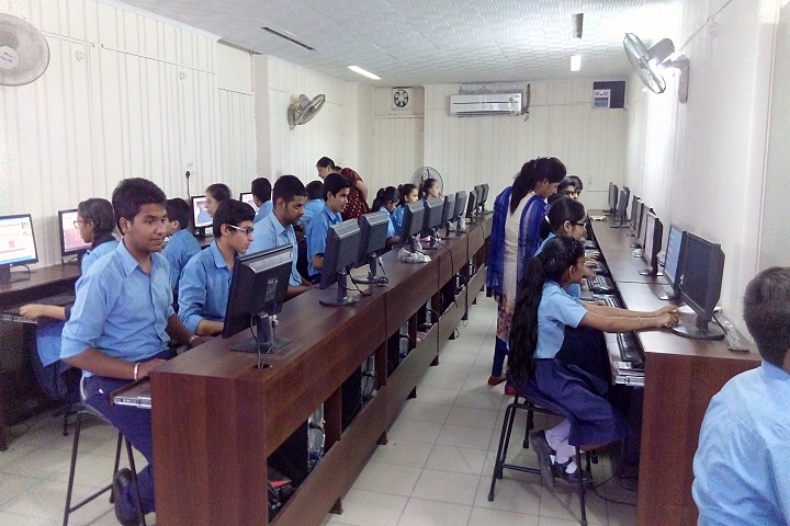 Bhartiya Vidya Mandir Senior Secondary School-IT-Lab with students