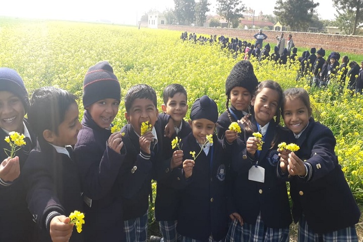 Blossoms Senior Secondary School-Visit to the Farm